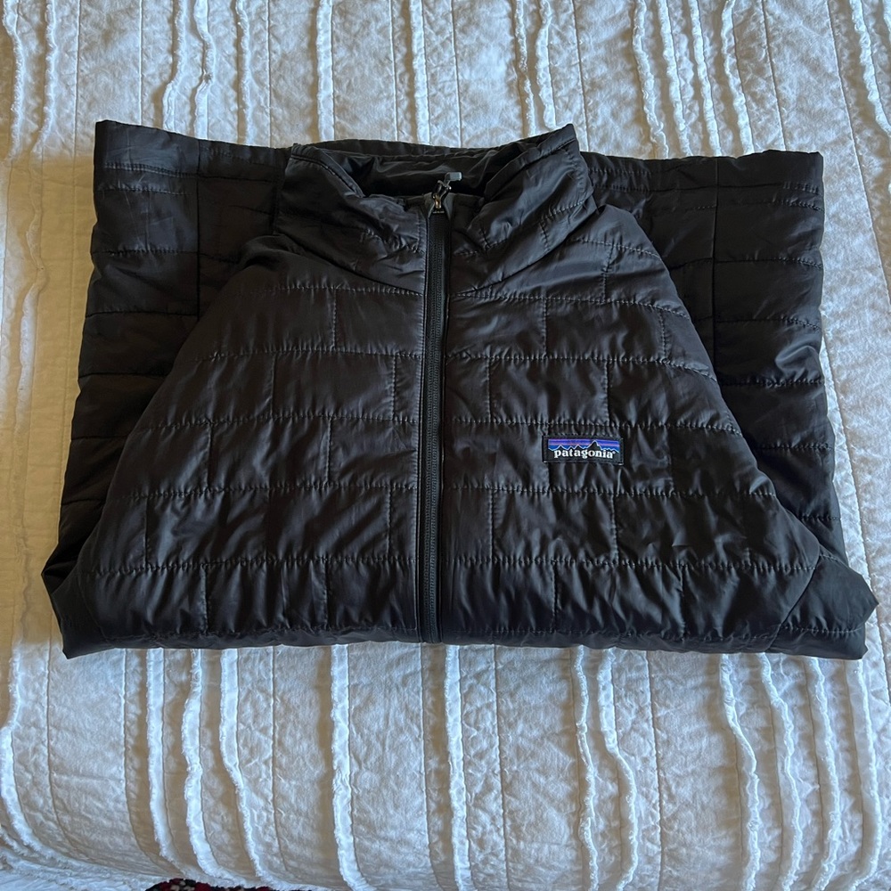 Used Mens Medium Patagonia jacket.